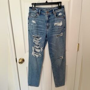 NWOT Women’s American Eagle Outfitters Ripped Mom Jeans Size 4